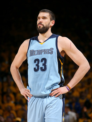 解析亚利桑那响尾蛇队如何通过多元化球员组合实现跨文化共融