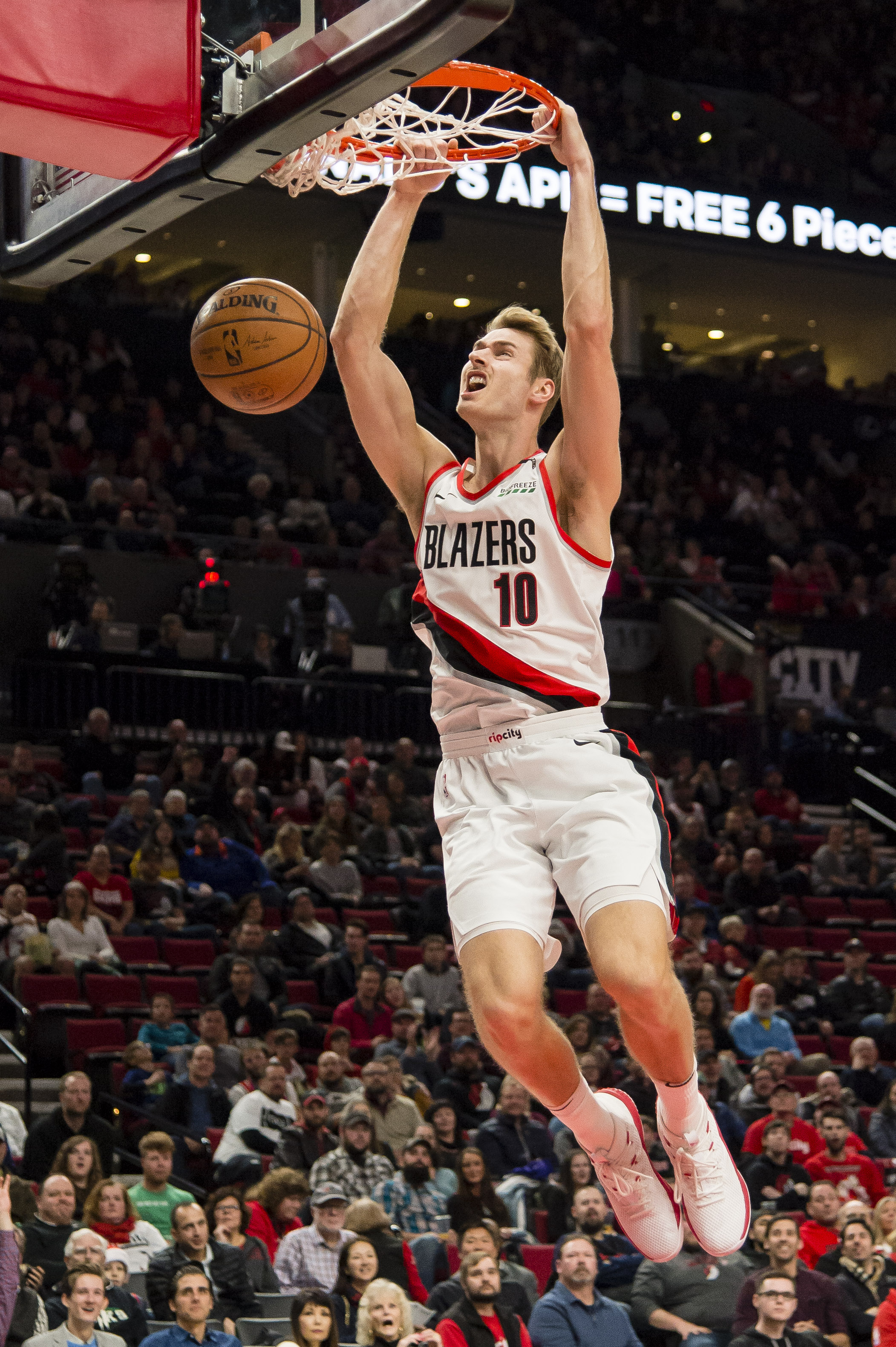 首届Optum高尔夫频道邀请赛，斯科蒂战队将与罗瑞战队在灯光下一较高下！12月17日美国东部时间晚7点，高尔夫频道与USA电视台现场直播。